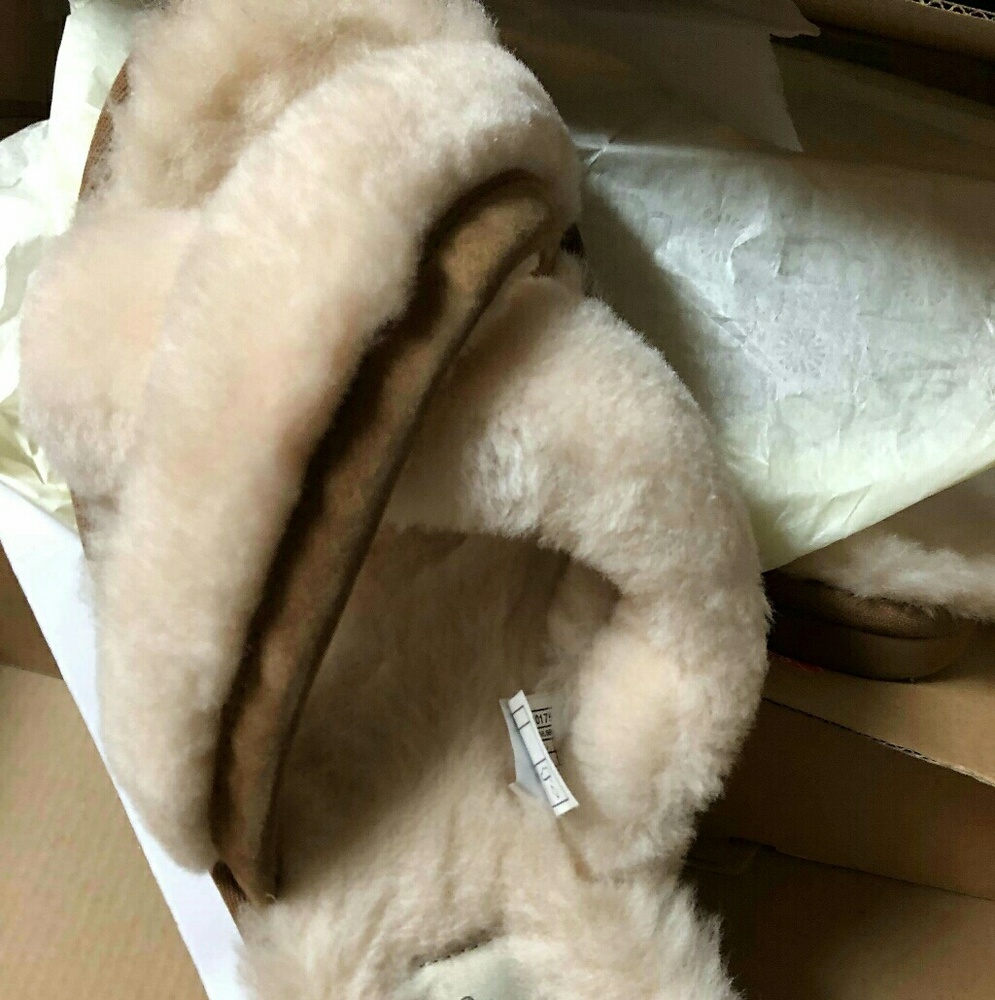 UGG  Abella  Sandals worn  once EUC 9 size
